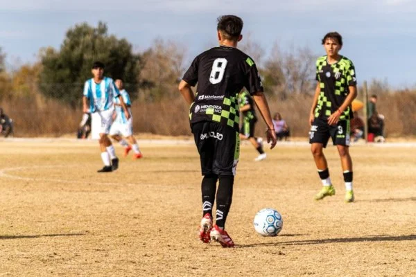 soccer midfielder passing ball